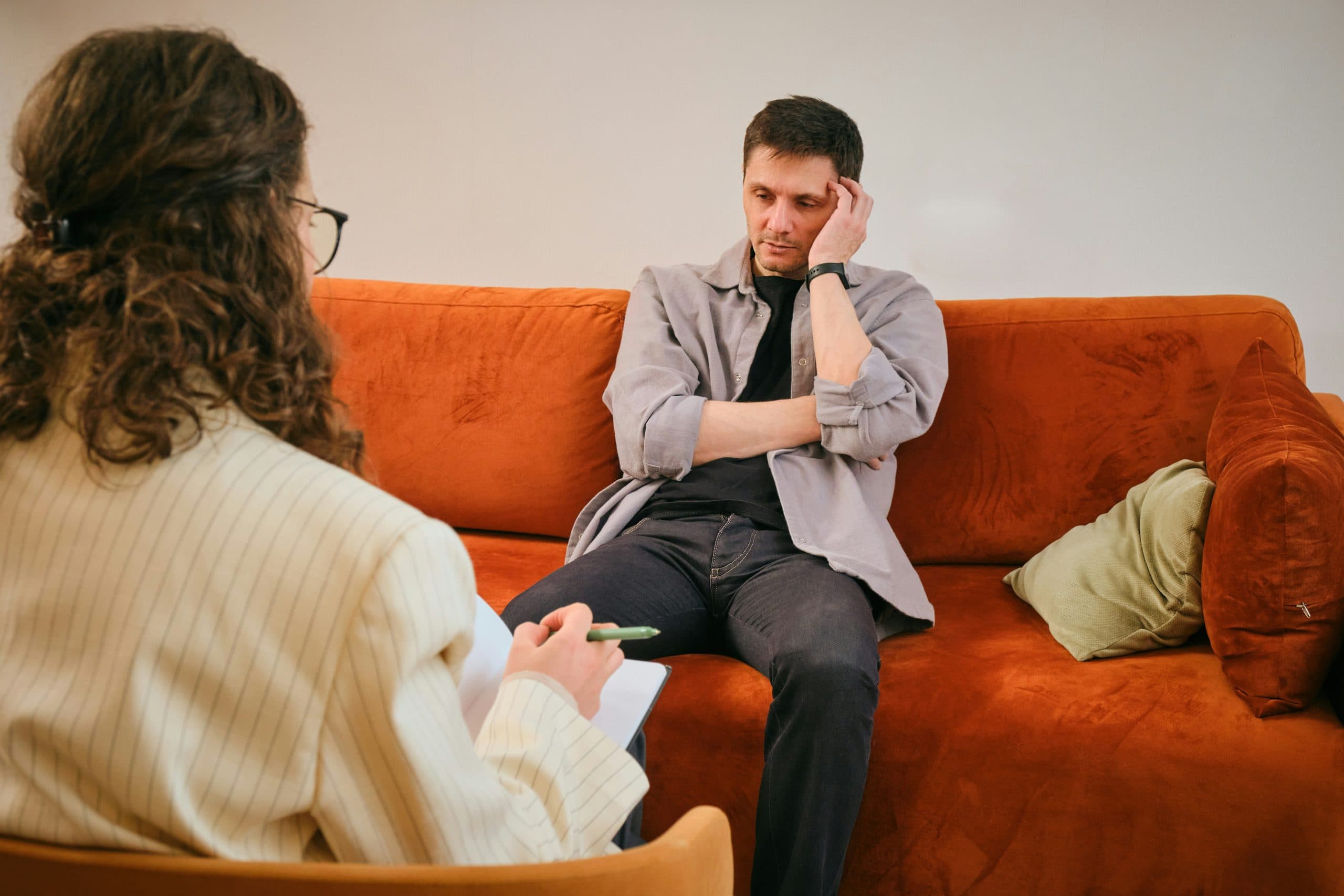 Man talking to therapist how to detox from marijuana
